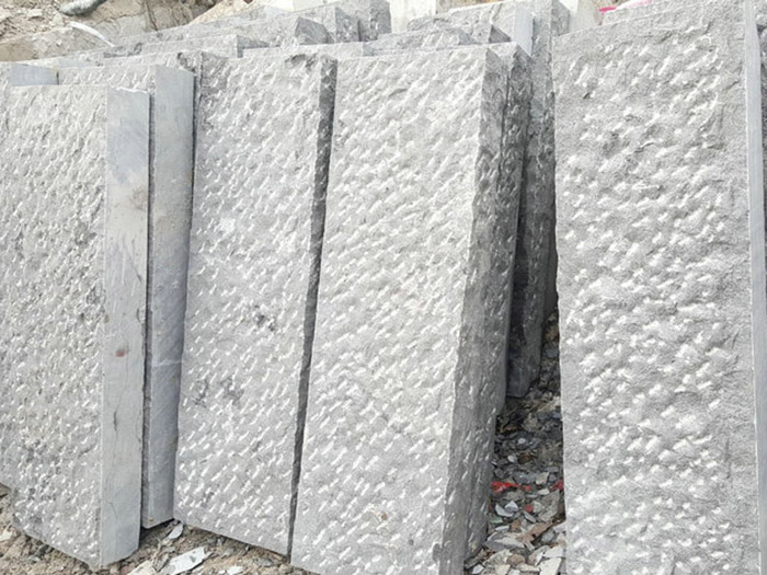 青石板材雕刻注意事项