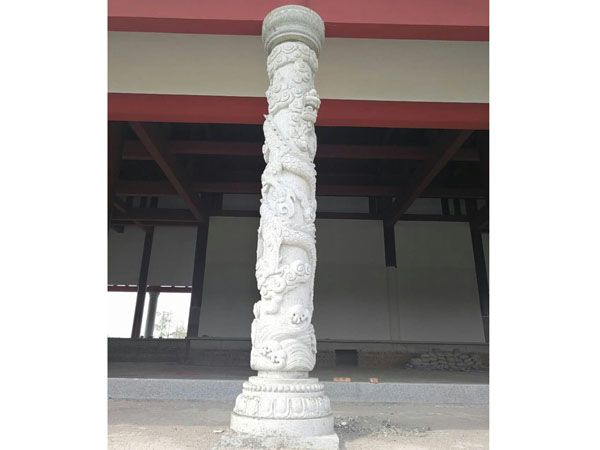 石雕龙柱