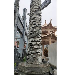 石雕龙柱