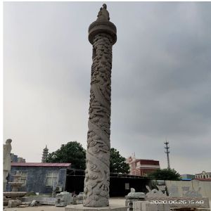 石雕龙柱